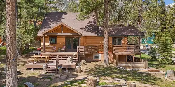 Image 3: This charming cabin blends rustic charm with moder