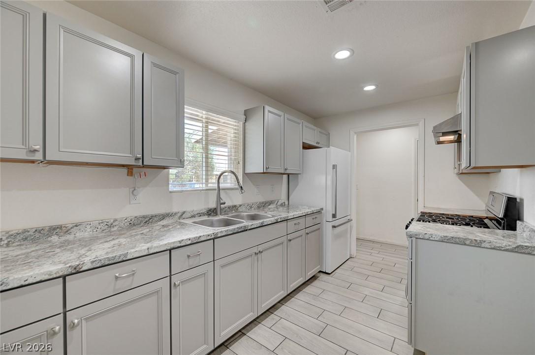 Image 3: New Countertops and Cabinets