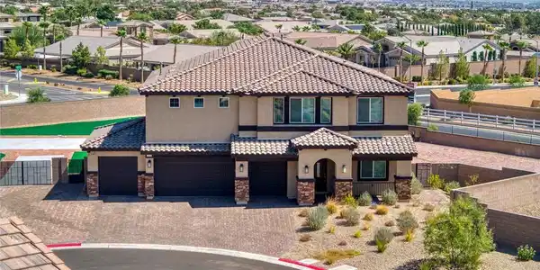 5592 Hickory Tree Street