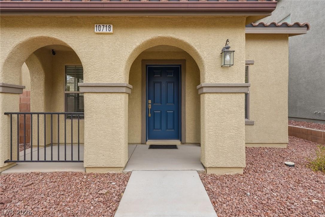 Image 4: Arched entryways and a contrasting navy blue door