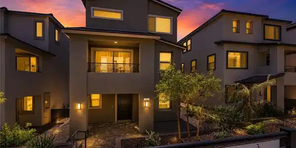 1437 Whistling Kite Street