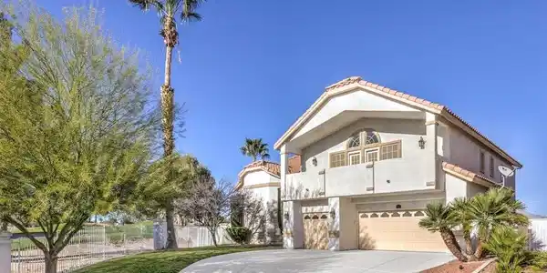 Image 4: Golf course home on painted desert in Las Vegas