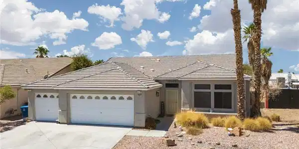 Image 4: Desert landscaping and a tiled roof enhance the cu