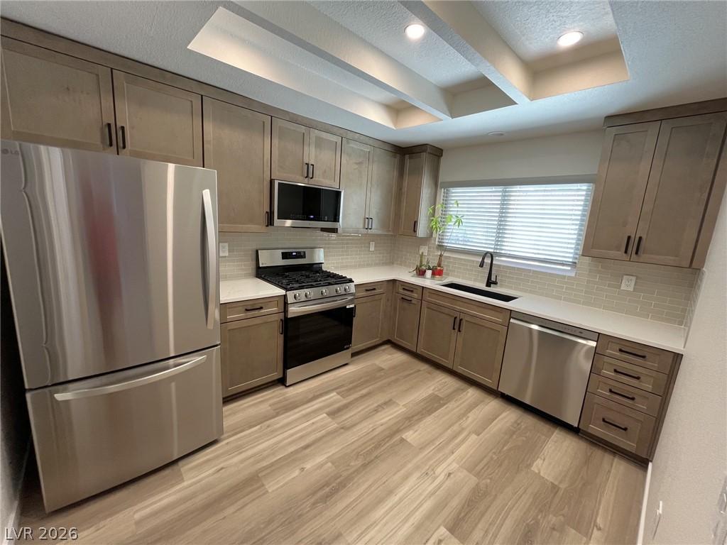 Image 2: Fabulous Kitchen with new flooring, appliances, cu