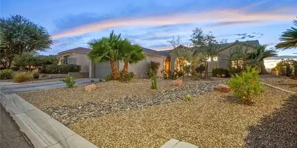 Image 4: Desert landscaping and a tile roof define the faca