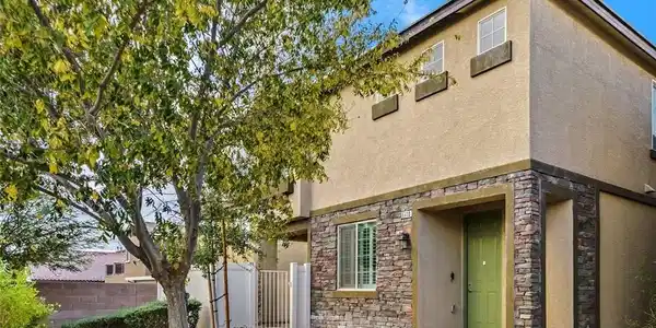6110 Scarlet Leaf Street