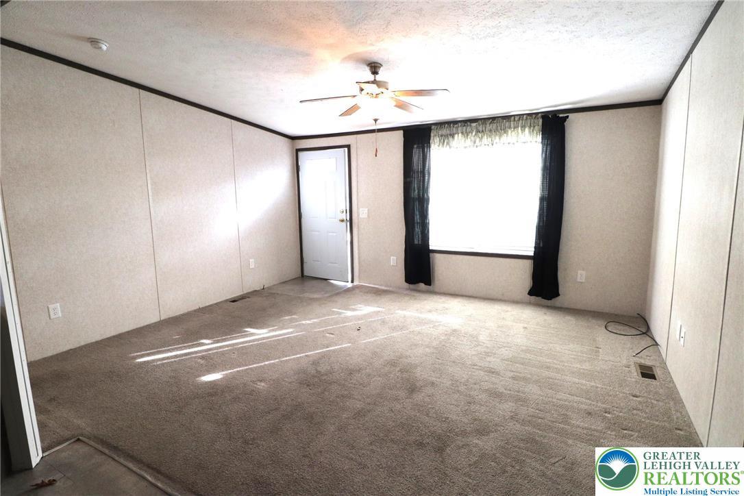 Image 3: Living Room