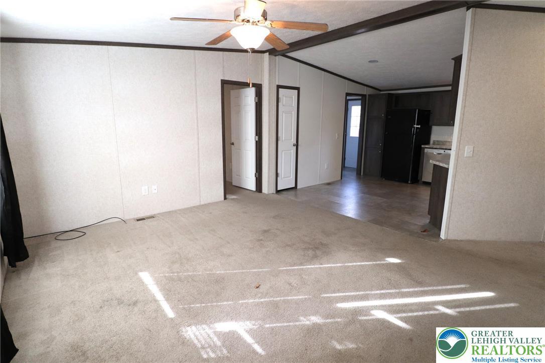 Image 4: Living Room