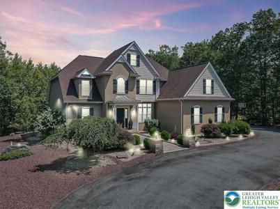 389 SW Joanne Court