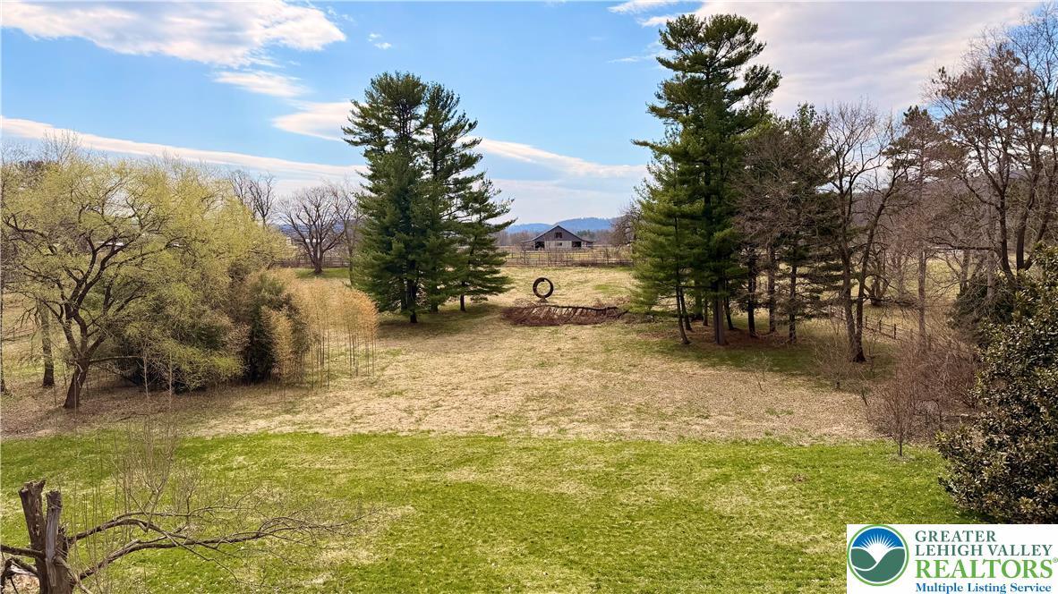 Image 2: Welcome to 3442 Lanark Rd. Upper Saucon Back