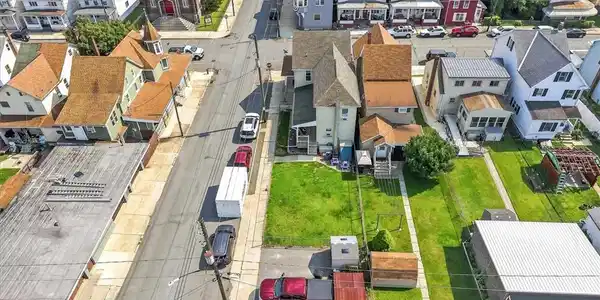 Image 4: An aerial perspective shows the neighborhood layou
