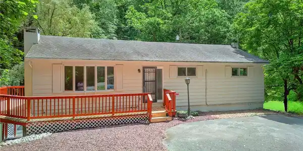 201 Andreas Road