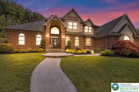 212 Hillview Circle