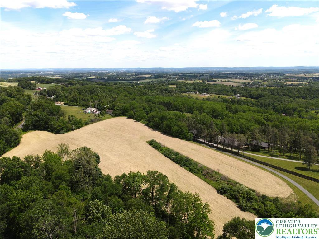 Image 4: Discover expansive acreage with fertile fields, bo