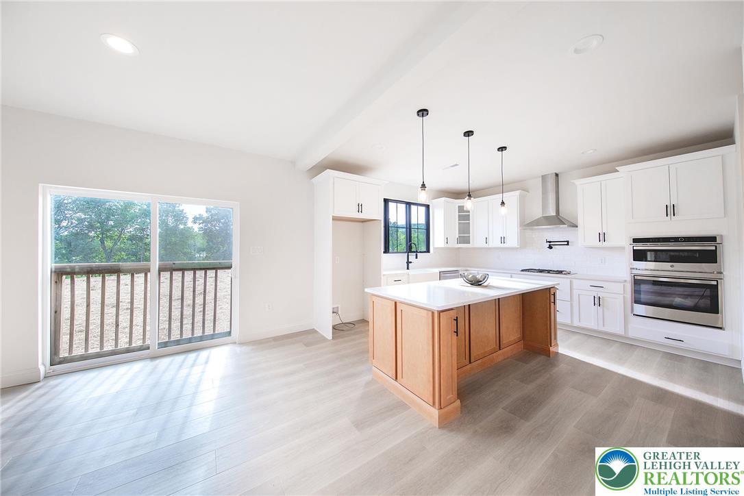 Image 4: Large breakfast area with additional cabinets. Bea