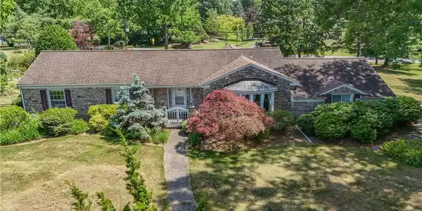 1901 Saucon Lane