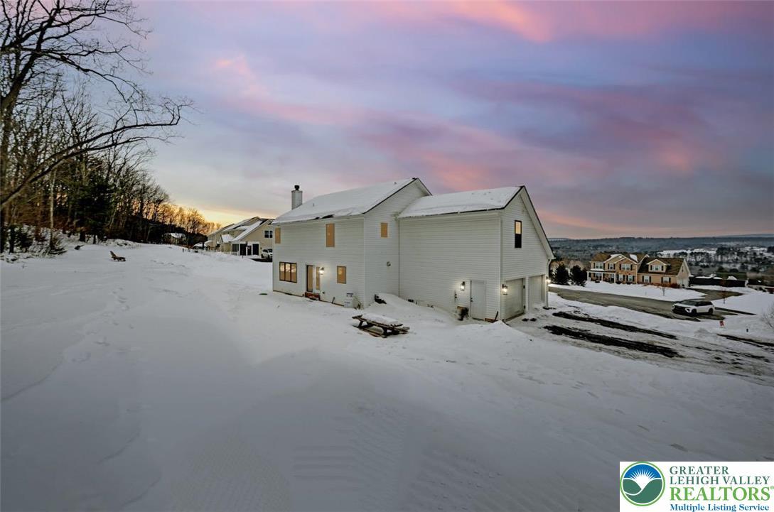 Image 4: Rear Dusk View