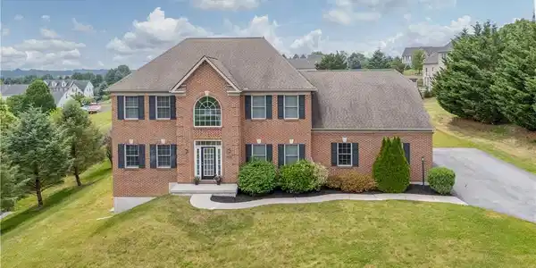 5520 Skyline Drive