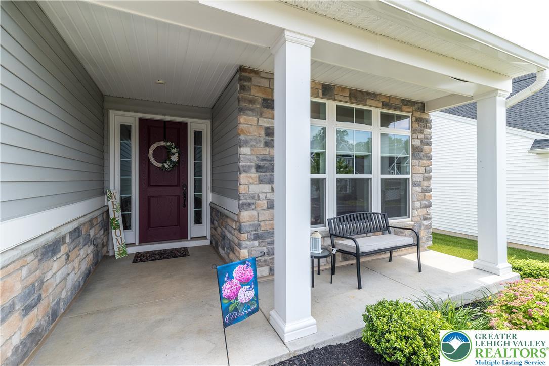 Image 2: A welcoming covered front porch