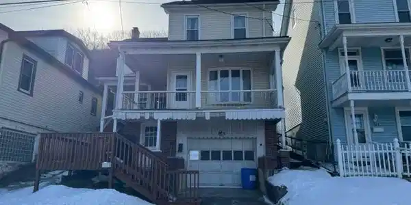 325 E Railroad Street
