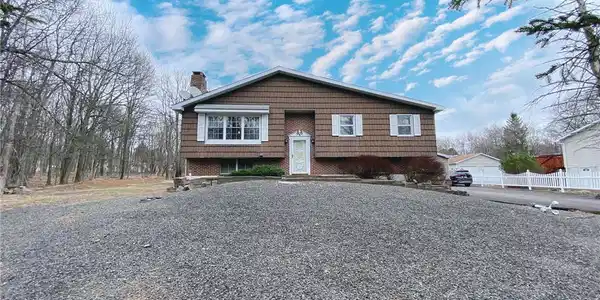 16 Seneca Trail