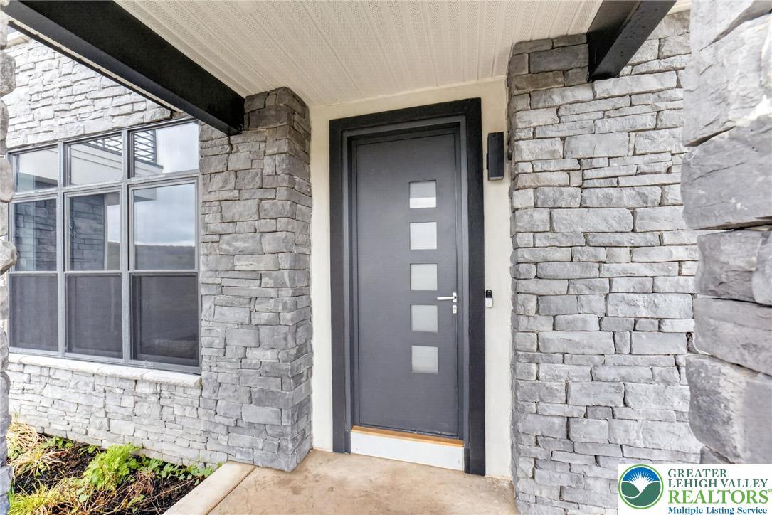 Image 3: Front Entrance
