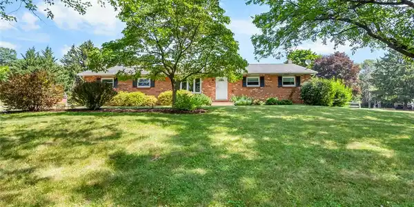 390 Oxford Circle