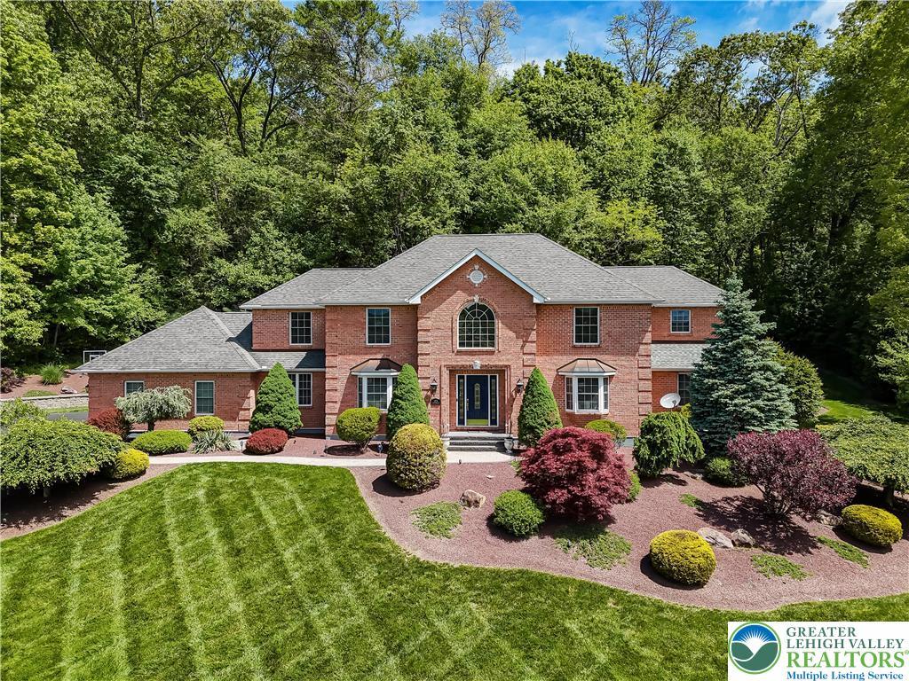 Image 2: Welcome to 1376 Buck Ridge Drive