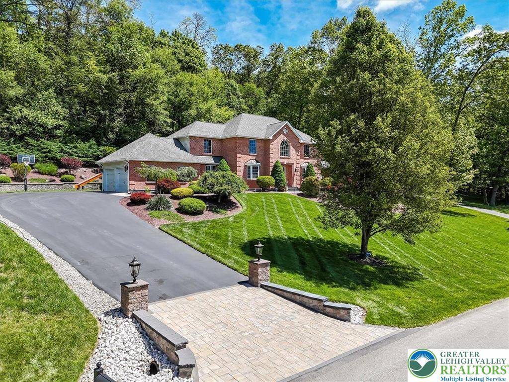 Image 3: Welcome to 1376 Buck Ridge Drive
