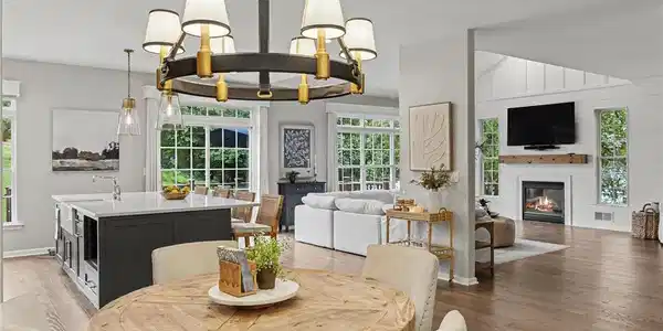 Image 4: Hardwood floors and an open layout connect the din