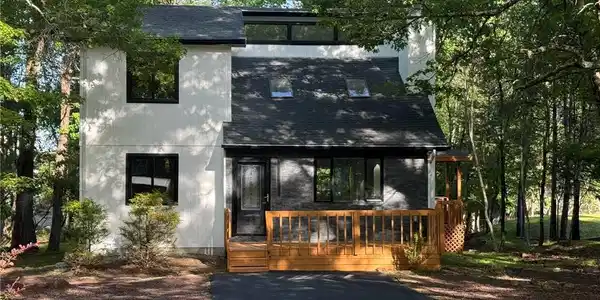 Image 4: Modern architecture meets nature in this home, nes