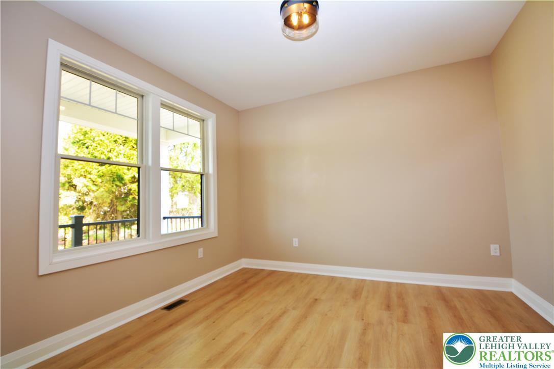 Image 4: Den / Sitting Room