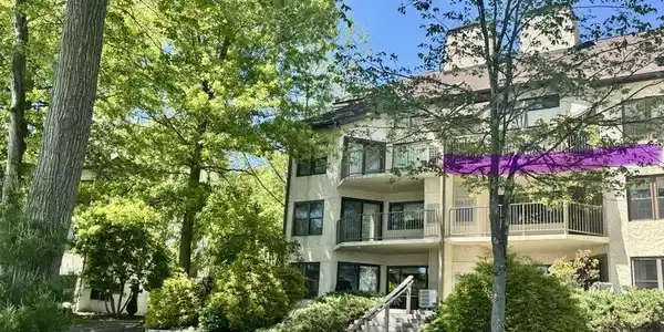 25 Midlake Drive