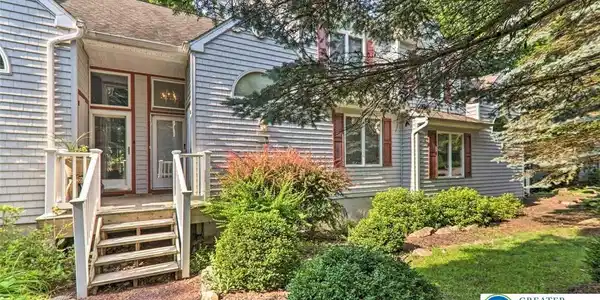 102 Laurelwoods Drive