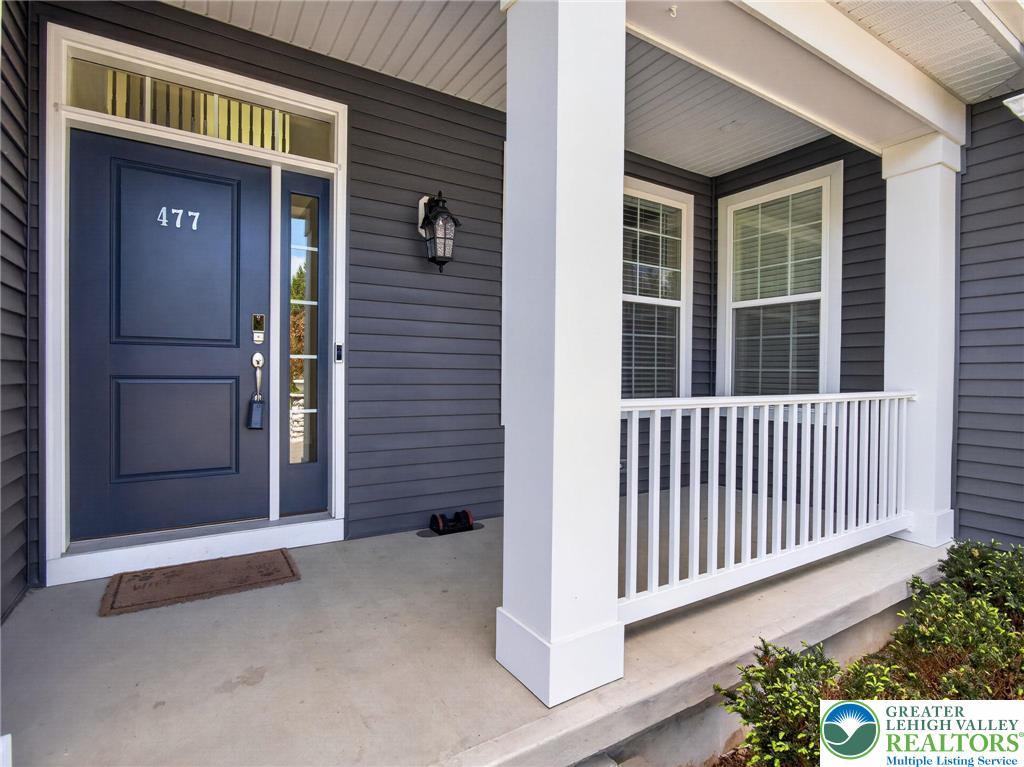Image 4: Large porch