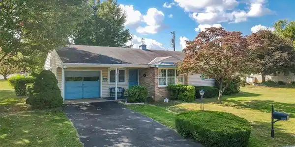 1077 Oakhurst Drive