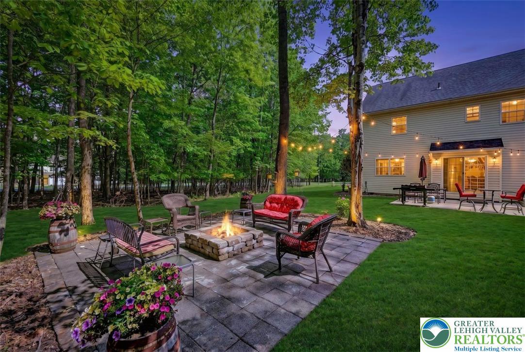 Image 2: Backyard Patio w/ Custom Fire Pit