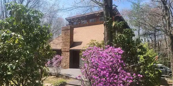 1385 Stagecoach Road W