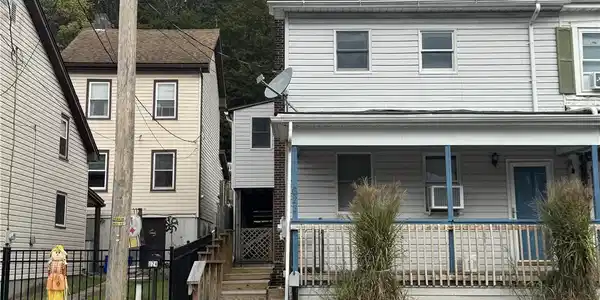 622 Center Avenue