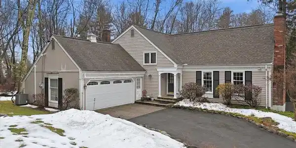 128 Stoneleigh Drive