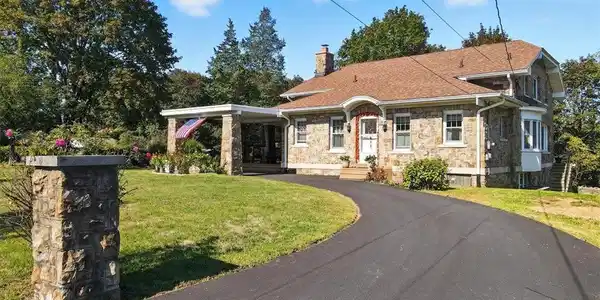 8 Lentz Avenue