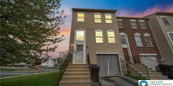 98 N Oak Street