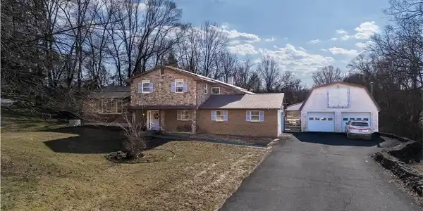 120 Royal Manor Road