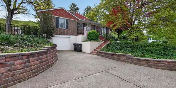 1346 E Emmaus Avenue