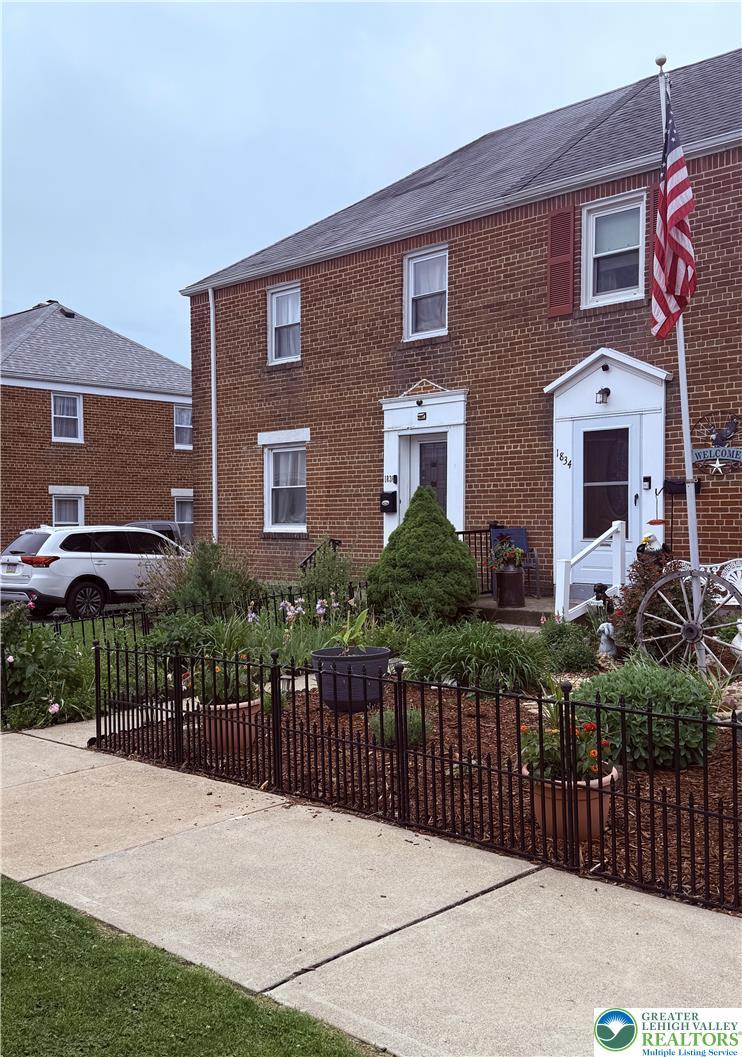 Image 4: A well-maintained brick facade showcases the entry
