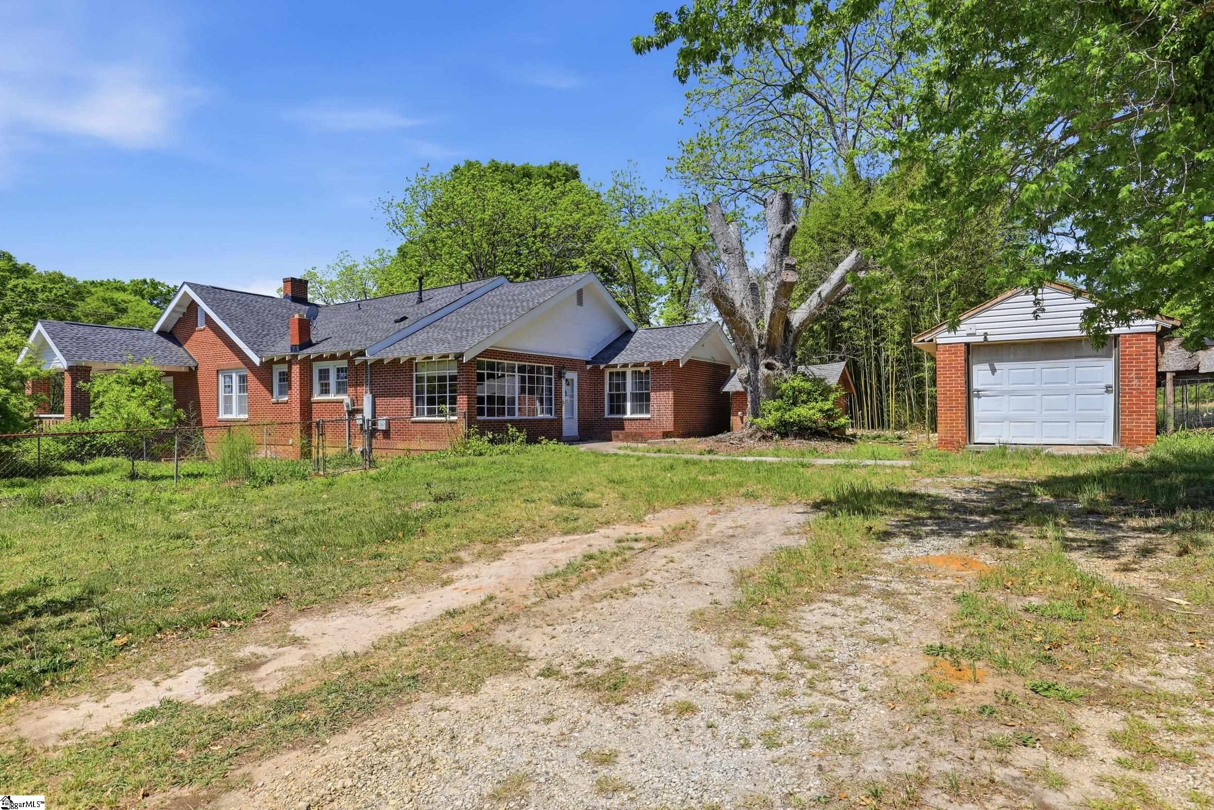 Image 4: Detached one-car garage with additional space for parking and storage if you enter from Stone Dr.