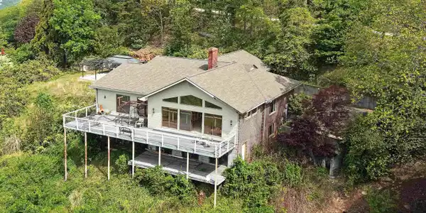 823 Altamont Road