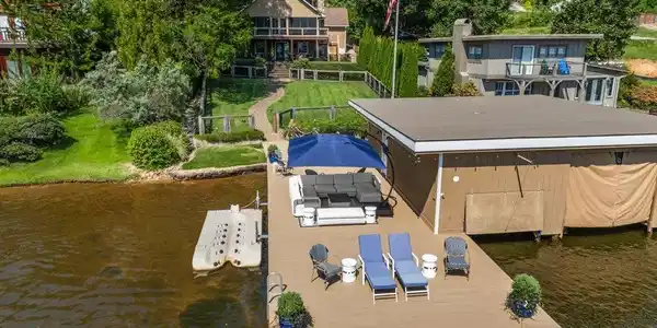 1522 W Lakeshore Drive