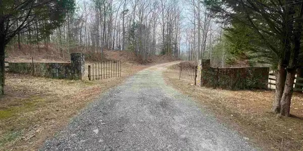 120 Lonesome Valley Road