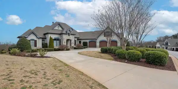 15 Promenade Drive